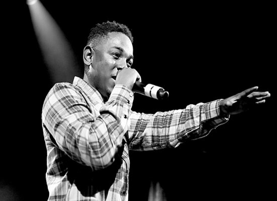 Kendrick Lamar da un concierto desde un camión