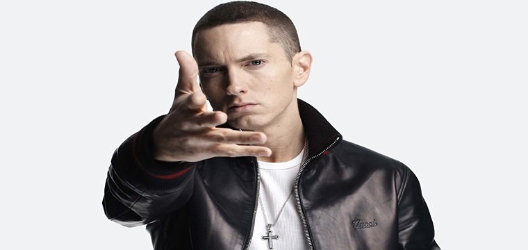 Eminem dona material escolar a niños de Michigan