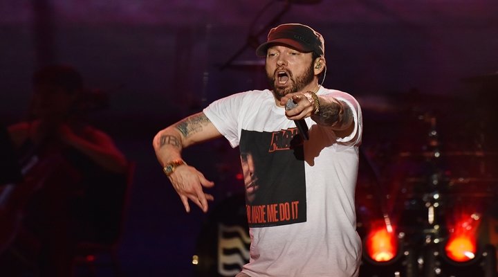 Eminem provoca el pánico en un concierto al poner efectos de disparos 